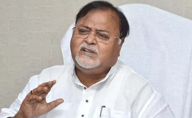 Partha Chatterjee: మంత్రి పార్థ ఛటర్జీపై వేటు.. పదవి నుండి తొలగింపు.. Partha Chatterjee: మంత్రి పార్థ ఛటర్జీపై వేటు.. పదవి నుండి తొలగింపు..