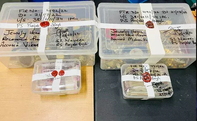 Crime News: యజమాని ఇంట్లో రూ.8 కోట్లు చోరీ.. పనిమనిషి నిర్వాకం Crime News: యజమాని ఇంట్లో రూ.8 కోట్లు చోరీ.. పనిమనిషి నిర్వాకం