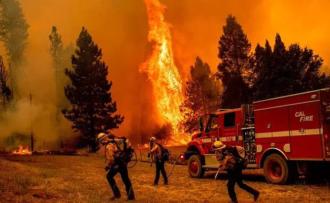 California : కాలిఫోర్నియాలో కార్చిచ్చు.. డేంజర్లో 10 లక్షల మంది.. California : కాలిఫోర్నియాలో కార్చిచ్చు.. డేంజర్లో 10 లక్షల మంది..