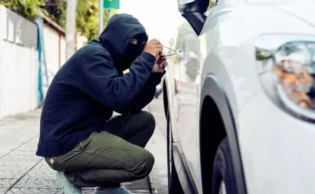 Diesel Robbery: జాతీయ రహదారిపై డీజిల్ దొంగలు.. పార్కింగ్ వాహనాలే టార్గెట్ Diesel Robbery: జాతీయ రహదారిపై డీజిల్ దొంగలు.. పార్కింగ్ వాహనాలే టార్గెట్