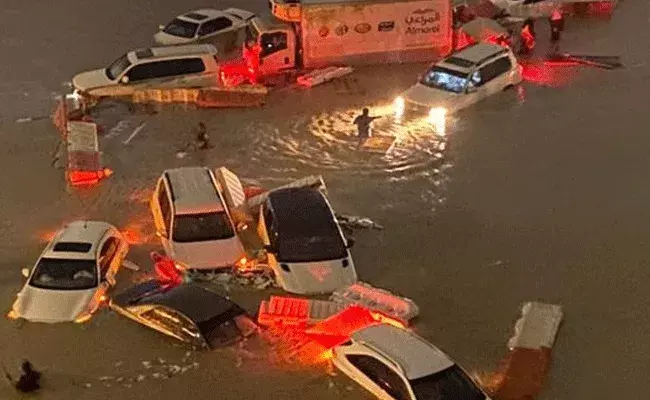 UAE Rains : అరబ్ దేశాల్లో కుండపోత వర్షాలు.. 27 ఏళ్ల తరువాత మొదటి సారి..