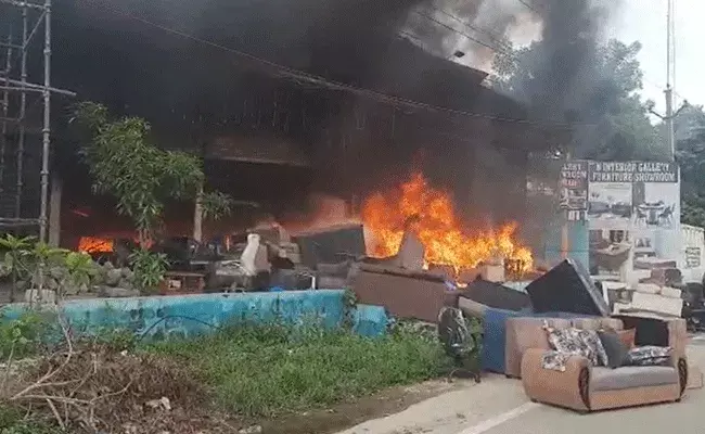 Vanasthalipuram : వనస్థలిపురం ఫర్నీచర్ షాపులో భారీ అగ్ని ప్రమాదం..