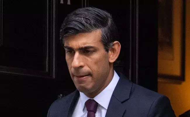 Rishi Sunak : బ్రిటన్ ప్రధాని పోటీల్లో రిషి వెనకబడ్డానికి కారణం అదేనా..? Rishi Sunak : బ్రిటన్ ప్రధాని పోటీల్లో రిషి వెనకబడ్డానికి కారణం అదేనా..?