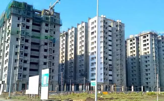 Hyderabad Real Estate: అందరి చూపు అటువైపు.. ఇళ్ల కొనుగోళ్లు ఎక్కువగా అక్కడే.. Hyderabad Real Estate: అందరి చూపు అటువైపు.. ఇళ్ల కొనుగోళ్లు ఎక్కువగా అక్కడే..