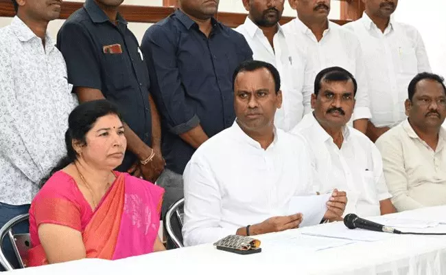 Rajagopal Reddy : పది పదిహేను రోజుల్లో యుద్ధం ప్రకటిస్తా : కోమటిరెడ్డి రాజగోపాల్ రెడ్డి Rajagopal Reddy : పది పదిహేను రోజుల్లో యుద్ధం ప్రకటిస్తా : కోమటిరెడ్డి రాజగోపాల్ రెడ్డి