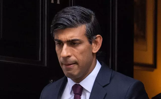 Rishi Sunak : బ్రిటన్ ప్రధాని పోటీల్లో రిషి వెనకబడ్డానికి కారణం అదేనా..? Rishi Sunak : బ్రిటన్ ప్రధాని పోటీల్లో రిషి వెనకబడ్డానికి కారణం అదేనా..?