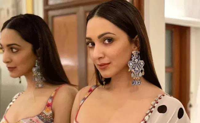 Kiara Advani : అతనితో దుబాయిలో బర్త్డే పార్టీ చేసుకుంటున్న కియారా అడ్వాని.. Kiara Advani : అతనితో దుబాయిలో బర్త్డే పార్టీ చేసుకుంటున్న కియారా అడ్వాని..