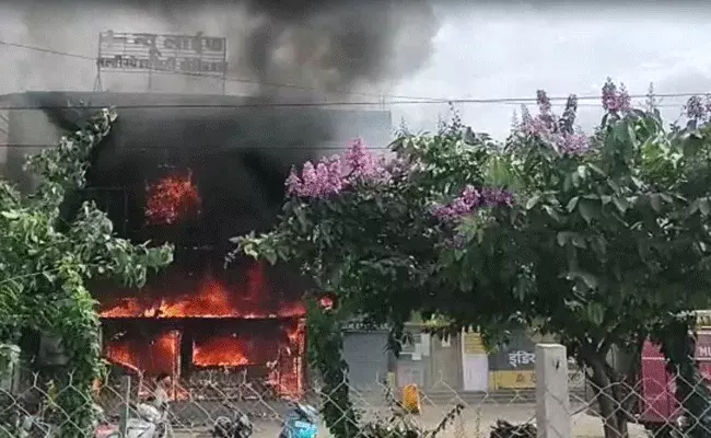 Madhya Pradesh: ప్రైవేటు ఆసుపత్రిలో భారీ అగ్ని ప్రమాదం.. 10 మంది మృతి.. Madhya Pradesh: ప్రైవేటు ఆసుపత్రిలో భారీ అగ్ని ప్రమాదం.. 10 మంది మృతి..