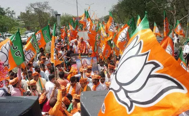 Operation Akarsh: తెలంగాణ బీజేపీ భారీ ఆపరేషన్ ఆకర్ష్.. జిల్లాల వారీగా.. Operation Akarsh: తెలంగాణ బీజేపీ భారీ ఆపరేషన్ ఆకర్ష్.. జిల్లాల వారీగా..