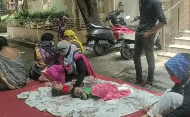 Hyderabad: ఆడపిల్లలు పుట్టారని భార్యను ఇంట్లో నుండి గెంటేసిన సాఫ్ట్‌వేర్ ఉద్యోగి..