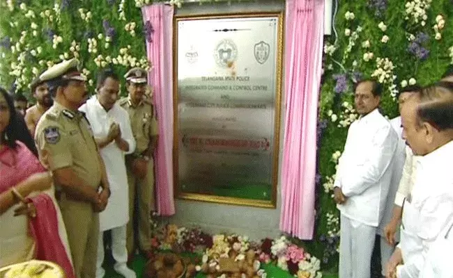 Police Command Control Centre: కమాండ్ కంట్రోల్ సెంటర్ను ప్రారంభించిన సీఎం కేసీఆర్.. Police Command Control Centre: కమాండ్ కంట్రోల్ సెంటర్ను ప్రారంభించిన సీఎం కేసీఆర్..