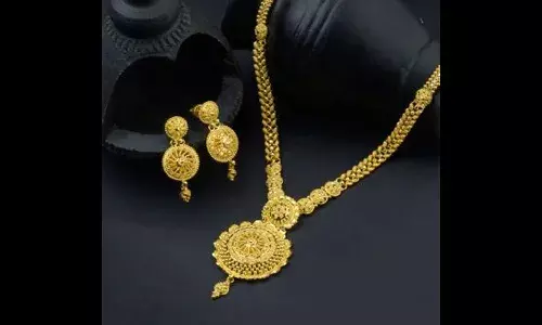 Gold and Silver Rates Today : భారీగా తగ్గిన బంగారం వెండి ధరలు.. Gold and Silver Rates Today : భారీగా తగ్గిన బంగారం వెండి ధరలు..