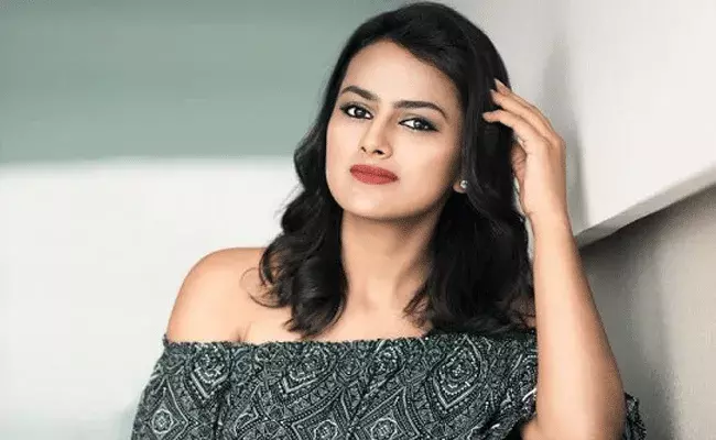 Shraddha Srinath: మీడియాపై హీరోయిన్ ఫైర్.. ఆపై ట్విటర్ నుండి ఔట్.. Shraddha Srinath: మీడియాపై హీరోయిన్ ఫైర్.. ఆపై ట్విటర్ నుండి ఔట్..