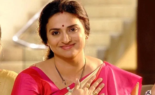 Pavitra Lokesh: రెమ్యునరేషన్ పెంచేసిన పవిత్రా లోకేష్.. ఎంతంటే..? Pavitra Lokesh: రెమ్యునరేషన్ పెంచేసిన పవిత్రా లోకేష్.. ఎంతంటే..?