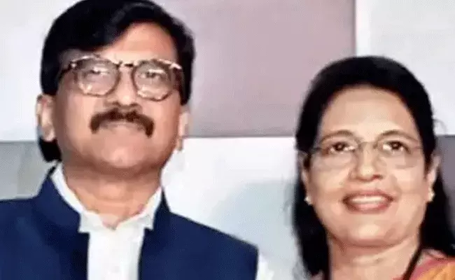 Patra Chawl: భారీ కుంభకోణం కేసులో ఎంపీతో పాటు భార్యకు ఈడీ సమన్లు..