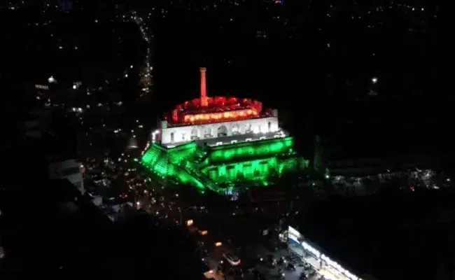 Kondareddy Buruju : త్రివర్ణంలో వెలిగిపోతున్న కొండారెడ్డి బురుజు.. Kondareddy Buruju : త్రివర్ణంలో వెలిగిపోతున్న కొండారెడ్డి బురుజు..