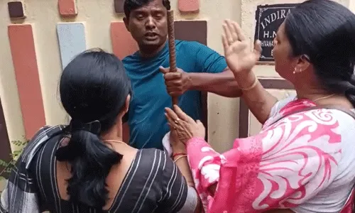 Rangareddy District: మరో మహిళతో భర్త అక్రమ సంబంధం.. రెడ్ హ్యాండెడ్గా పట్టించిన భార్య.. Rangareddy District: మరో మహిళతో భర్త అక్రమ సంబంధం.. రెడ్ హ్యాండెడ్గా పట్టించిన భార్య..