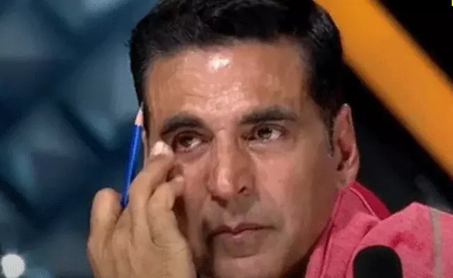 Akshay Kumar : కన్నీరుపెట్టుకున్న అక్షయ్ కుమార్.. ఎందుకంటే.. Akshay Kumar : కన్నీరుపెట్టుకున్న అక్షయ్ కుమార్.. ఎందుకంటే..