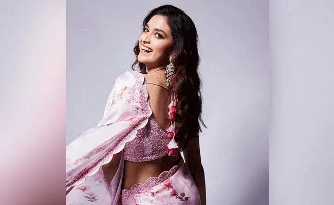 Keerthy Suresh: పెళ్లి పీటలెక్కనున్న కీర్తి సురేశ్.. త్వరలోనే.. Keerthy Suresh: పెళ్లి పీటలెక్కనున్న కీర్తి సురేశ్.. త్వరలోనే..