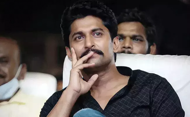 Nani: దసరా సినిమా షూటింగ్లో నేచురల్ స్టార్కు ప్రమాదం.. Nani: దసరా సినిమా షూటింగ్లో నేచురల్ స్టార్కు ప్రమాదం..