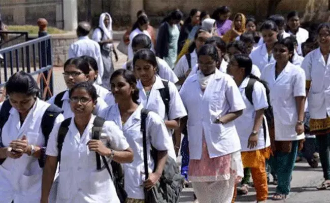 Telangana: తెలంగాణలో మరో 8 మెడికల్ కాలేజీలు.. రూ.14 వందల కోట్ల ఖర్చుతో.. Telangana: తెలంగాణలో మరో 8 మెడికల్ కాలేజీలు.. రూ.14 వందల కోట్ల ఖర్చుతో..