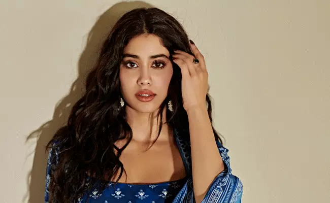 Janhvi Kapoor: మా అమ్మ ఉండుంటే దీనికి సమాధానం చెప్పేదాన్ని: జాన్వీ Janhvi Kapoor: మా అమ్మ ఉండుంటే దీనికి సమాధానం చెప్పేదాన్ని: జాన్వీ