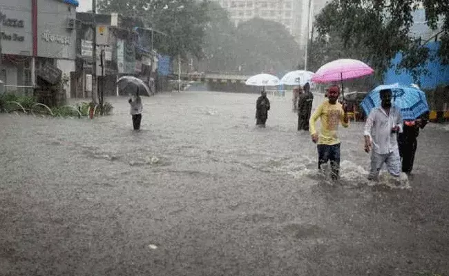 Telangana Weather: తెలుగు రాష్ట్రాల్లో భారీ నుంచి అతిభారీ వర్షాలు.. ఎప్పుడంటే..? Telangana Weather: తెలుగు రాష్ట్రాల్లో భారీ నుంచి అతిభారీ వర్షాలు.. ఎప్పుడంటే..?