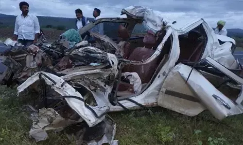 Prakasam: ఘోర రోడ్డు ప్రమాదం.. ఒకే కుటుంబానికి చెందిన అయిదుగురు మృతి.. Prakasam: ఘోర రోడ్డు ప్రమాదం.. ఒకే కుటుంబానికి చెందిన అయిదుగురు మృతి..