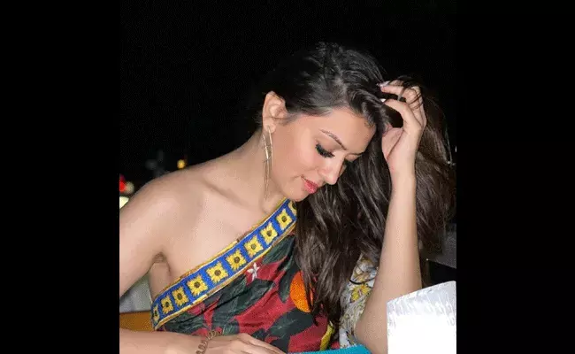 Hansika Motwani : హన్సిక వయసెంతో తెలుసా..? Hansika Motwani : హన్సిక వయసెంతో తెలుసా..?