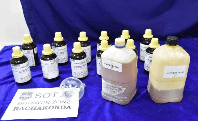 Hyderabad Drugs : అక్కడ సింతటిక్ డ్రగ్స్ తయారు చేస్తున్న ముఠా అరెస్ట్.. Hyderabad Drugs : అక్కడ సింతటిక్ డ్రగ్స్ తయారు చేస్తున్న ముఠా అరెస్ట్..