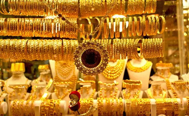 Gold and Silver Rates Today: భారీగా పెరిగిన బంగారం, వెండి ధరలు.. Gold and Silver Rates Today: భారీగా పెరిగిన బంగారం, వెండి ధరలు..