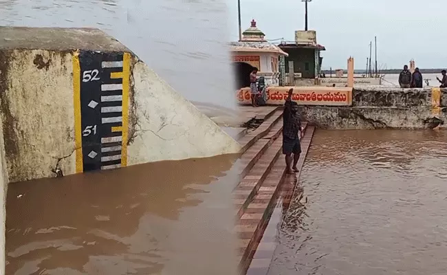 Bhadrachalam : భద్రాచలం వద్ద పెరుగుతున్న గోదావరి నీటిమట్టం.. ప్రజల్ని అప్రమత్తం చేస్తున్న అధికారులు.. Bhadrachalam : భద్రాచలం వద్ద పెరుగుతున్న గోదావరి నీటిమట్టం.. ప్రజల్ని అప్రమత్తం చేస్తున్న అధికారులు..