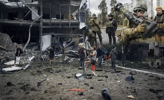 Russia Ukraine War : రష్యా దాడిలో మరో 13 మంది ఉక్రెయిణిలు మృతి.. Russia Ukraine War : రష్యా దాడిలో మరో 13 మంది ఉక్రెయిణిలు మృతి..