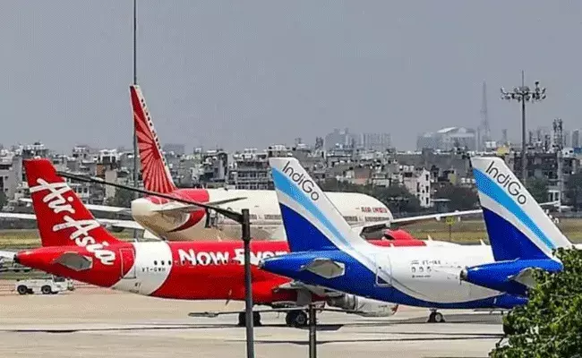 Air Fare Caps: విమాన టికెట్ ధరలపై కేంద్ర పౌరవిమానయాన శాఖ కీలక నిర్ణయం.. Air Fare Caps: విమాన టికెట్ ధరలపై కేంద్ర పౌరవిమానయాన శాఖ కీలక నిర్ణయం..