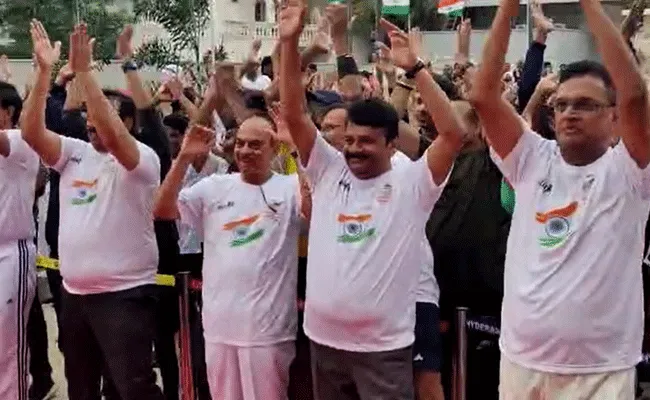 Swatantra Bharata Vajrotsavalu: డీజే టిల్లు సాంగ్కు తెలంగాణ మంత్రుల డ్యాన్స్.. Swatantra Bharata Vajrotsavalu: డీజే టిల్లు సాంగ్కు తెలంగాణ మంత్రుల డ్యాన్స్..
