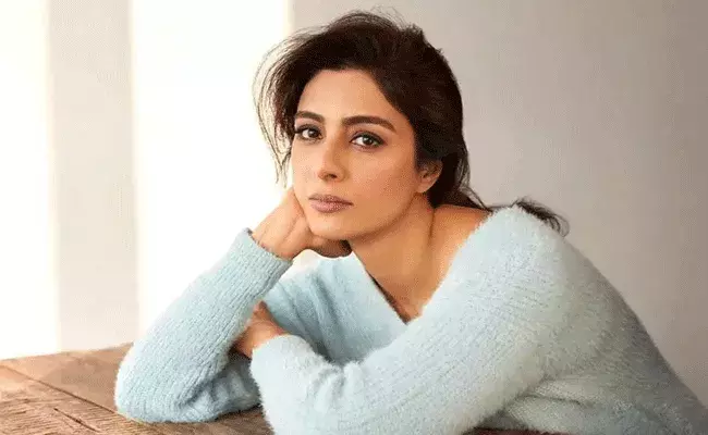 Tabu: షూటింగ్లో ప్రమాదం.. టబు కంటిపై గాయం.. Tabu: షూటింగ్లో ప్రమాదం.. టబు కంటిపై గాయం..