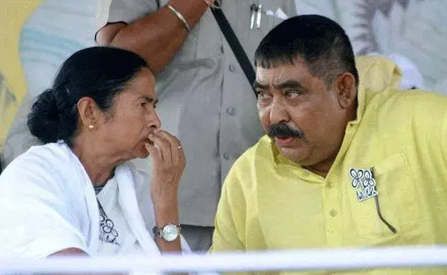 Mamatha Benerjee : మమతా బెనర్జీ ముఖ్య అనుచరుడు అరెస్ట్..