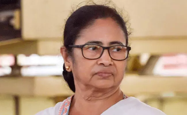 Mamata Banerjee: పార్టీకి కొత్త చిక్కులు.. టీఎంసీ అధినేత్రి మమతలో కలవరం.? Mamata Banerjee: పార్టీకి కొత్త చిక్కులు.. టీఎంసీ అధినేత్రి మమతలో కలవరం.?