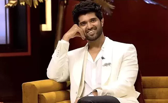 Vijay Devarakonda: త్వరలో ఆ క్రేజీ డైరెక్టర్తో పాన్ ఇండియా సినిమా: విజయ్ Vijay Devarakonda: త్వరలో ఆ క్రేజీ డైరెక్టర్తో పాన్ ఇండియా సినిమా: విజయ్