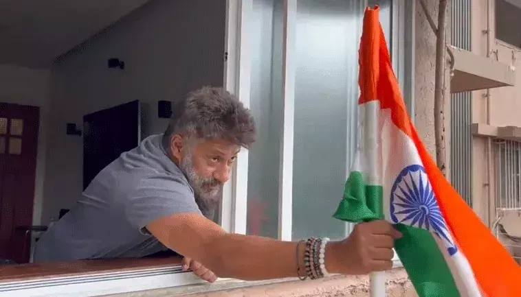 Celebrites Flag Hoisting : సెలబ్రెటీల జెండా వందనం.. Celebrites Flag Hoisting : సెలబ్రెటీల జెండా వందనం..