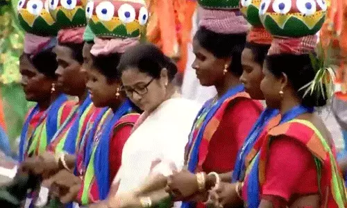 Mamata Benerjee : చిందేసిన బెంగాల్ సీఎం మమతా  బెనర్జీ Mamata Benerjee : చిందేసిన బెంగాల్ సీఎం మమతా  బెనర్జీ