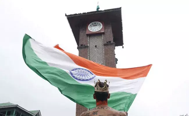 Lalchowk : లాల్చౌక్లో ఘనంగా తిరంగా ర్యాలీ.. Lalchowk : లాల్చౌక్లో ఘనంగా తిరంగా ర్యాలీ..