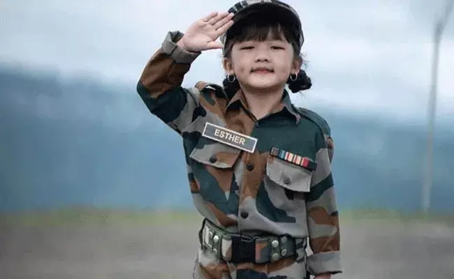 Army Janaganamana : జనగణమన పాడిన చిన్నారి.. పాటను కంపోజ్ చేసిన జవాన్లు.. Army Janaganamana : జనగణమన పాడిన చిన్నారి.. పాటను కంపోజ్ చేసిన జవాన్లు..