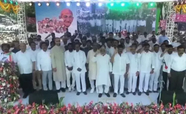 KCR : ఆబిడ్స్ లో జాతీయ గీతాలాపన చేసిన సీఎం కేసీఆర్..