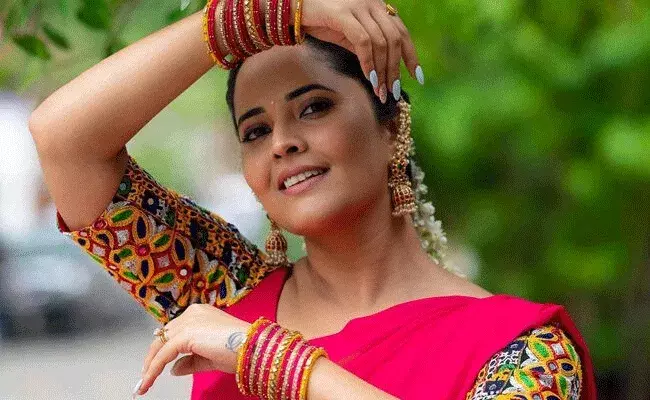 Anasuya Bharadwaj: స్టేజ్పైనే అనసూయ అందంపై కామెంట్స్ చేసిన డైరెక్టర్.. Anasuya Bharadwaj: స్టేజ్పైనే అనసూయ అందంపై కామెంట్స్ చేసిన డైరెక్టర్..