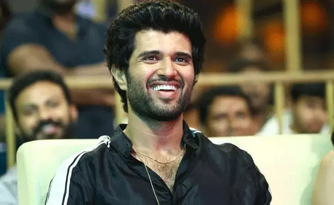 Vijay Devarakonda: రీమేకులు, ఫ్రీమేకులు నాకు ఇష్టం ఉండదు: విజయ్ దేవరకొండ Vijay Devarakonda: రీమేకులు, ఫ్రీమేకులు నాకు ఇష్టం ఉండదు: విజయ్ దేవరకొండ