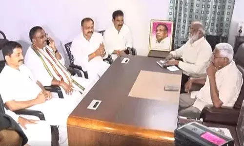 Congress Meet Kodandaram : టీజెఎస్ కాంగ్రెస్ కలిసి ముందుకు వెళ్తాయా..? Congress Meet Kodandaram : టీజెఎస్ కాంగ్రెస్ కలిసి ముందుకు వెళ్తాయా..?