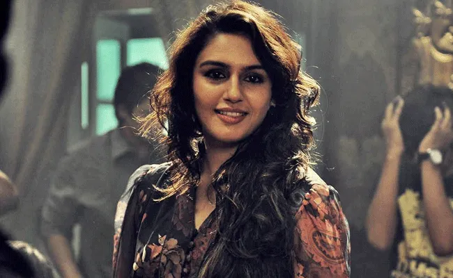Huma Qureshi : బంపర్ ఛాన్స్ కొట్టేసిన హుమా ఖురేషి.. Huma Qureshi : బంపర్ ఛాన్స్ కొట్టేసిన హుమా ఖురేషి..