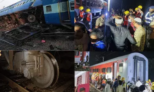 Maharashtra Train Accident : మహారాష్ట్రలో రైలు ప్రమాదం.. పల్టీ కొట్టిన బోగీలు..