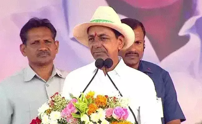 KCR: నీచరాజకీయాల కోసం దిగజారే వారు ఎప్పుడూ ఉంటారు: కేసీఆర్ KCR: నీచరాజకీయాల కోసం దిగజారే వారు ఎప్పుడూ ఉంటారు: కేసీఆర్